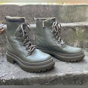 Olive lug boots. Women’s 9